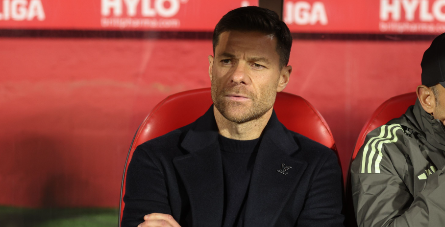 Alonso: Carreras’ Red Card Is Highly Controversial – Feels Like the Referee Deliberately Targeted Him, Do Not Accept the Decision